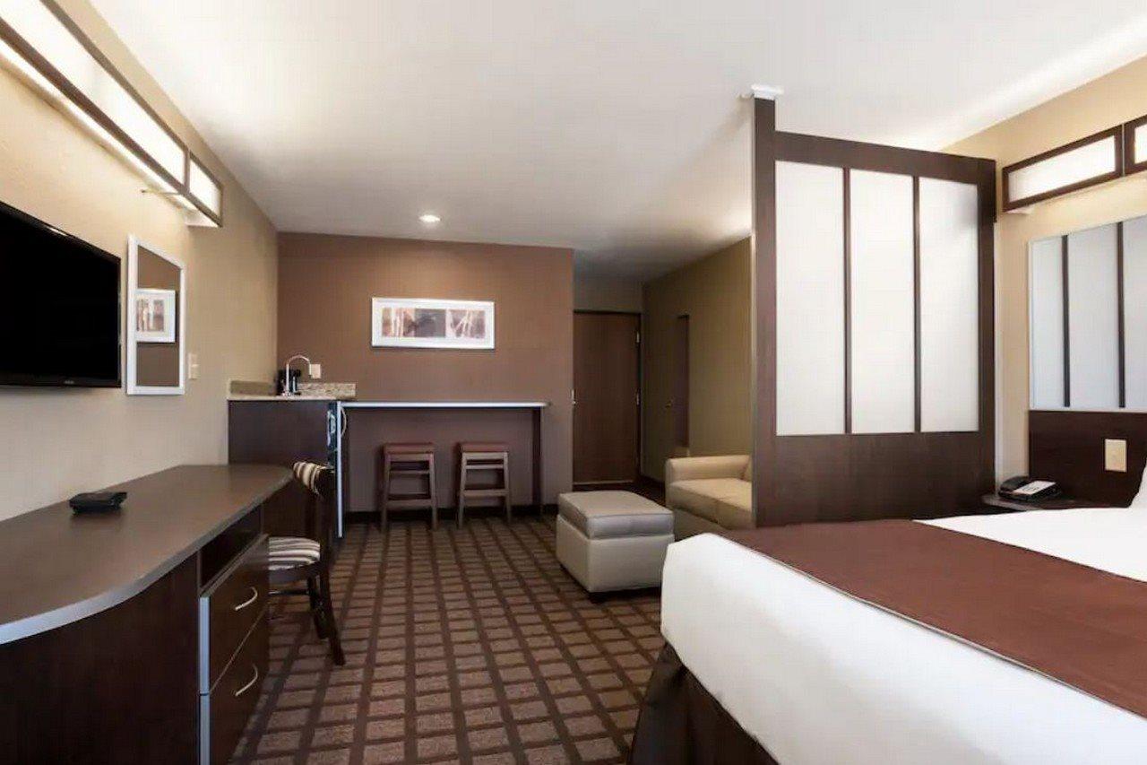 Microtel Inn & Suites By Wyndham Midland Exterior foto